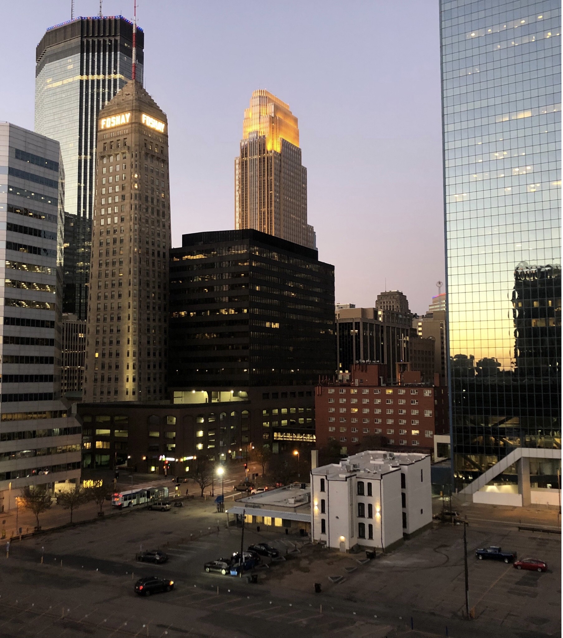 The Oaklands on 9th furnished extended-stay studio hotel, a historic brownstone in downtown Minneapolis at 215 South 9th Street.