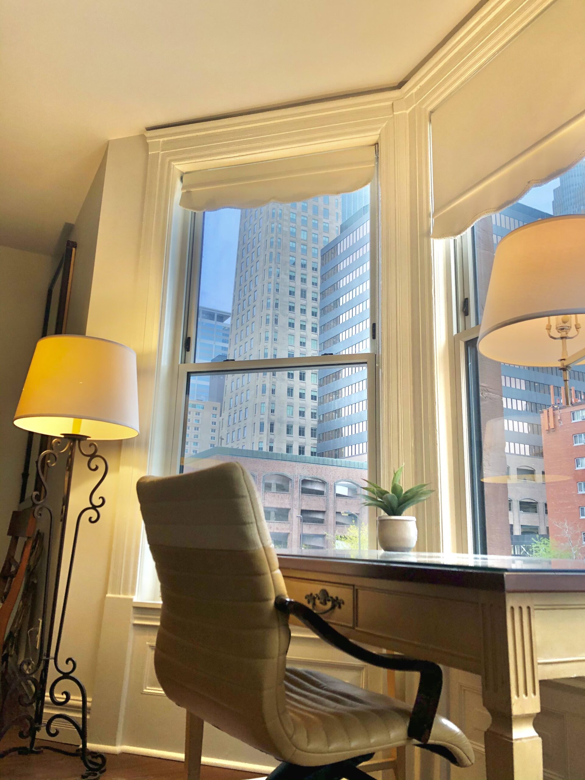 A furnished studio at Oaklands on 9th with a tidy work desk, a comfortable home base for exploring downtown Minneapolis on foot.