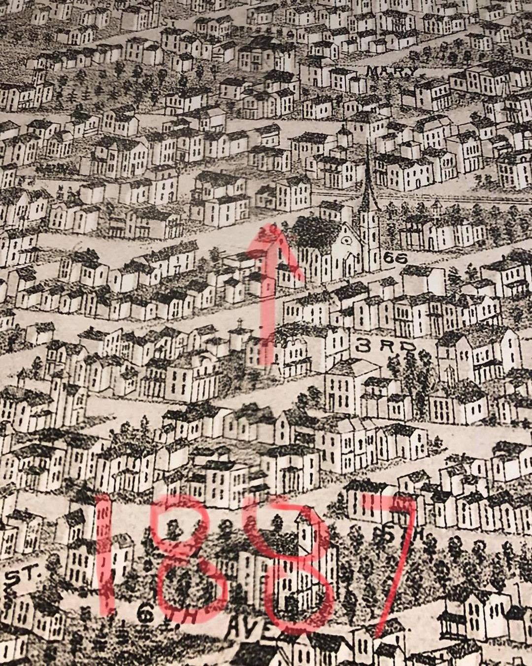 An 1887 bird's-eye map of Minneapolis with an arrow marking the future site of Oaklands on 9th at 215 South 9th Street